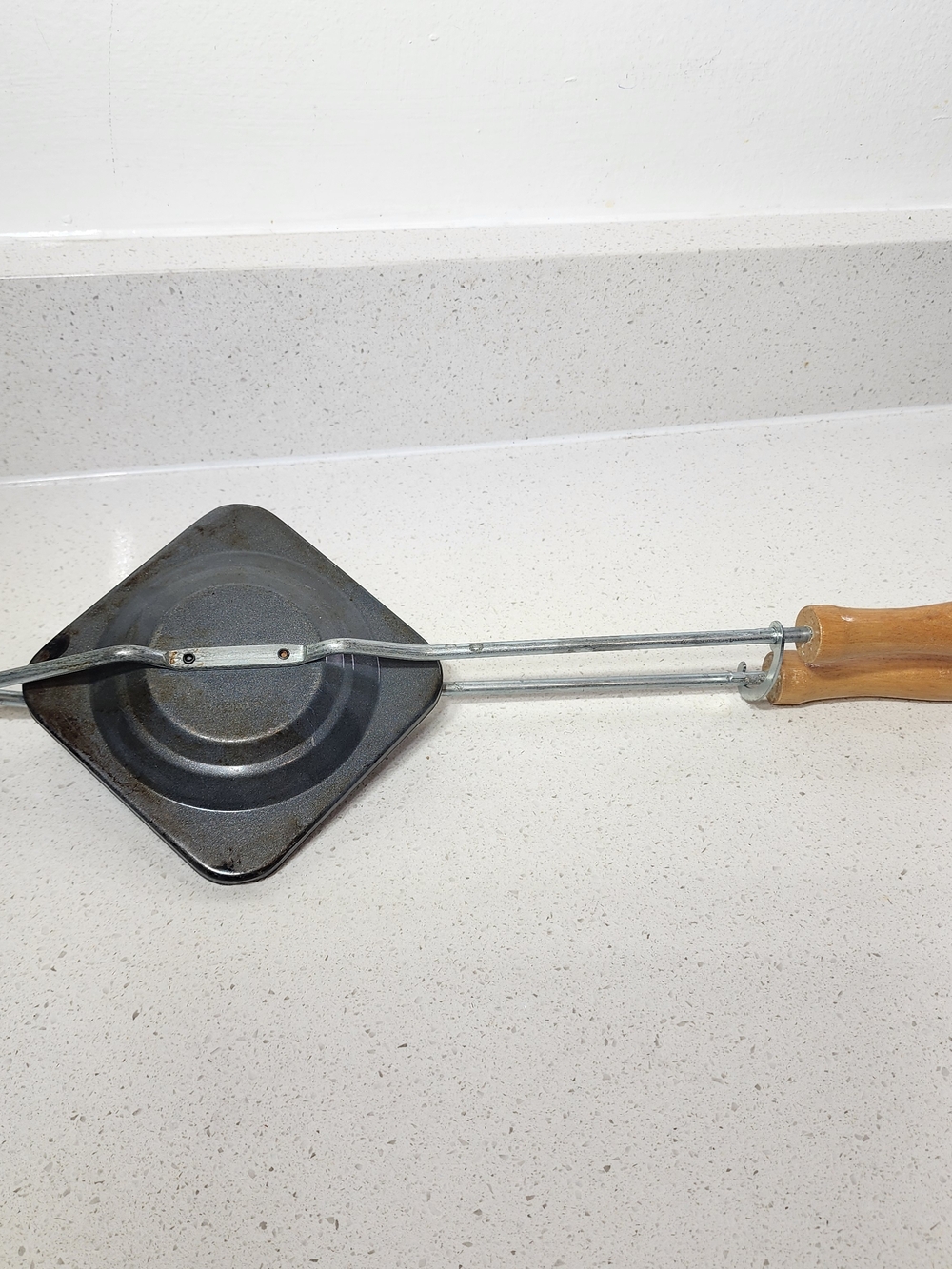 Sandwich Maker Press with Wooden Handle - Non Stick Pre-owned